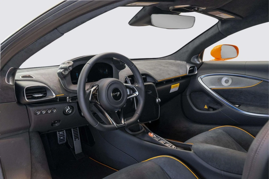 2026 McLaren Artura - Image 19 of 31