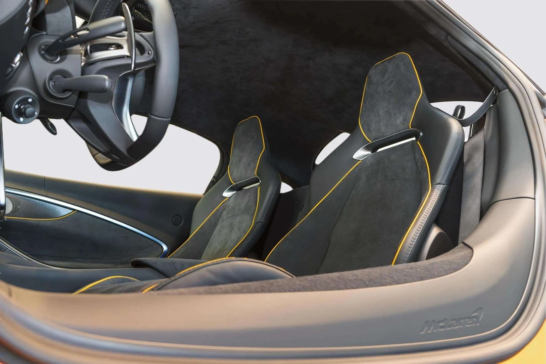 2026 McLaren Artura - Image 16 of 31
