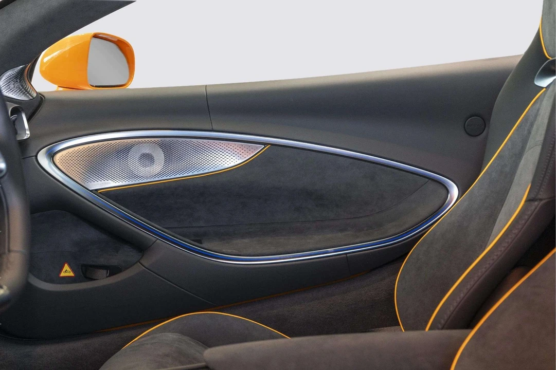 2026 McLaren Artura - Image 14 of 31