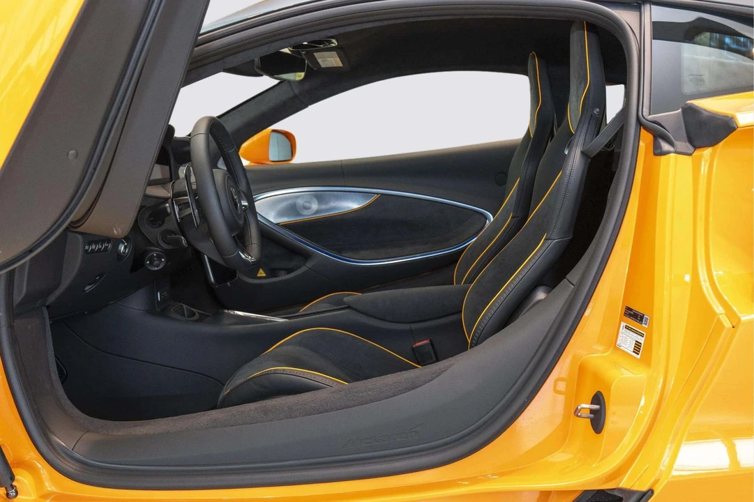 2026 McLaren Artura - Image 12 of 31