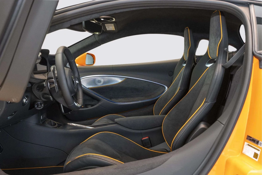 2026 McLaren Artura - Image 13 of 31