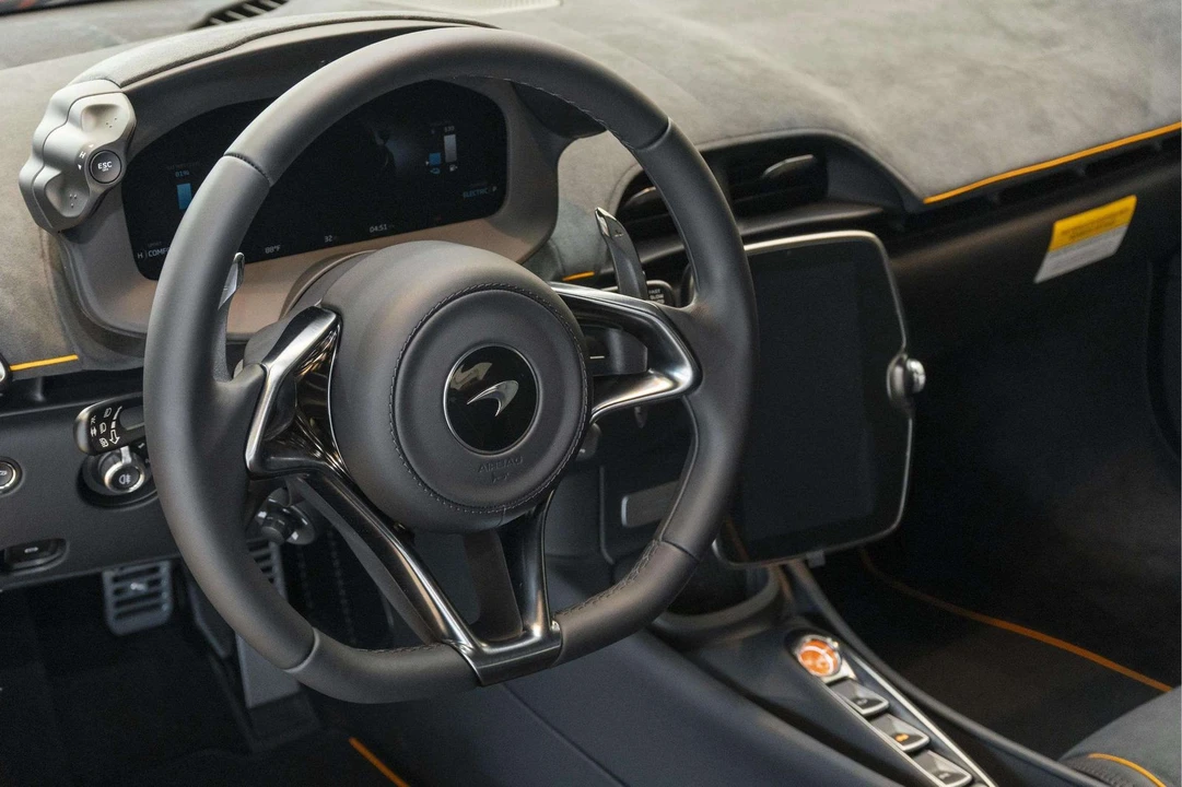 2026 McLaren Artura - Image 23 of 31