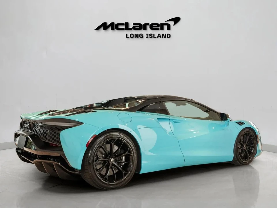 2026 McLaren Artura - Image 11 of 31