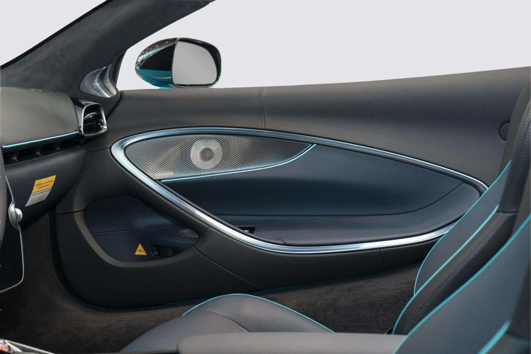 2026 McLaren Artura - Image 20 of 31