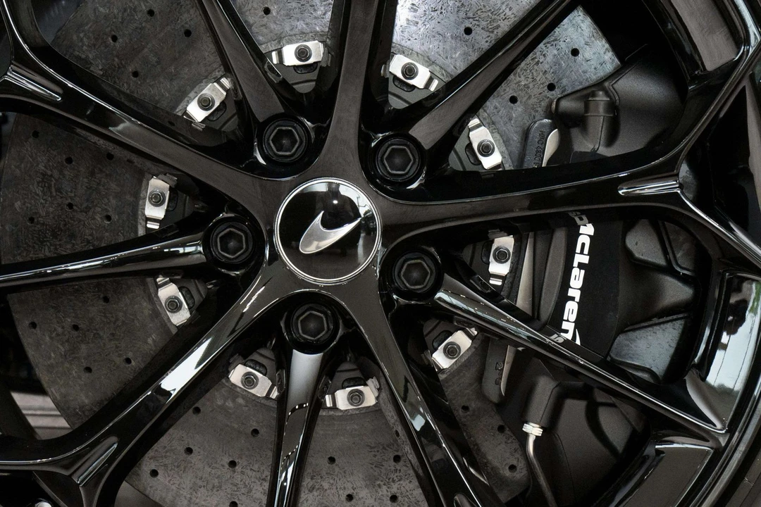 2026 McLaren Artura - Image 16 of 31