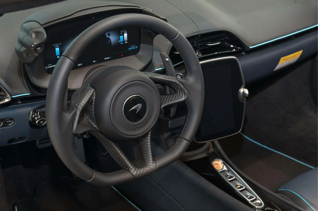 2026 McLaren Artura - Image 30 of 31