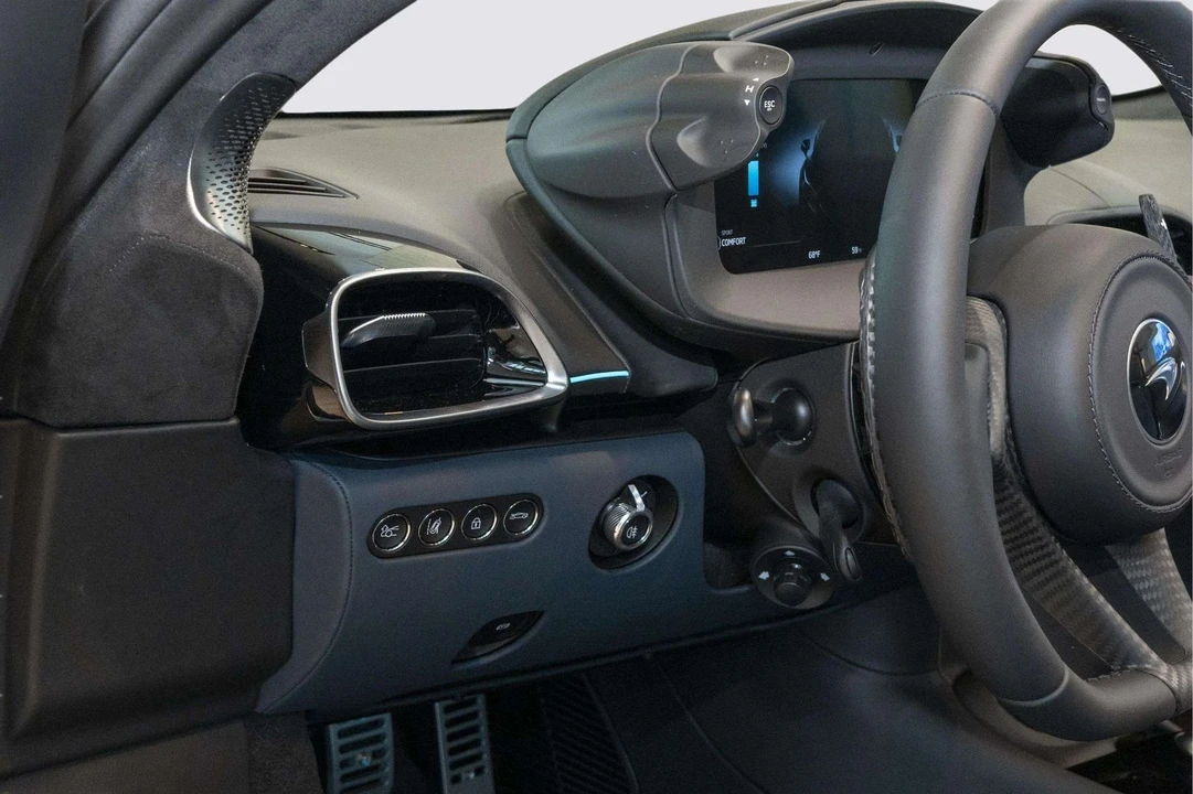 2026 McLaren Artura - Image 27 of 31