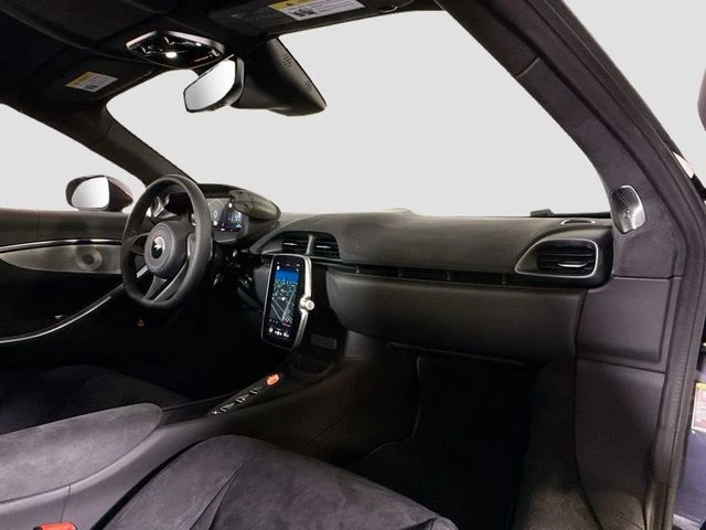 2026 McLaren Artura - Image 15 of 28