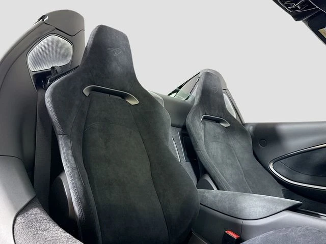 2026 McLaren Artura - Image 16 of 28