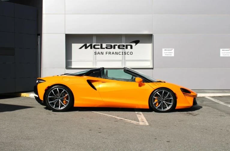 2026 McLaren Artura - Image 5 of 7