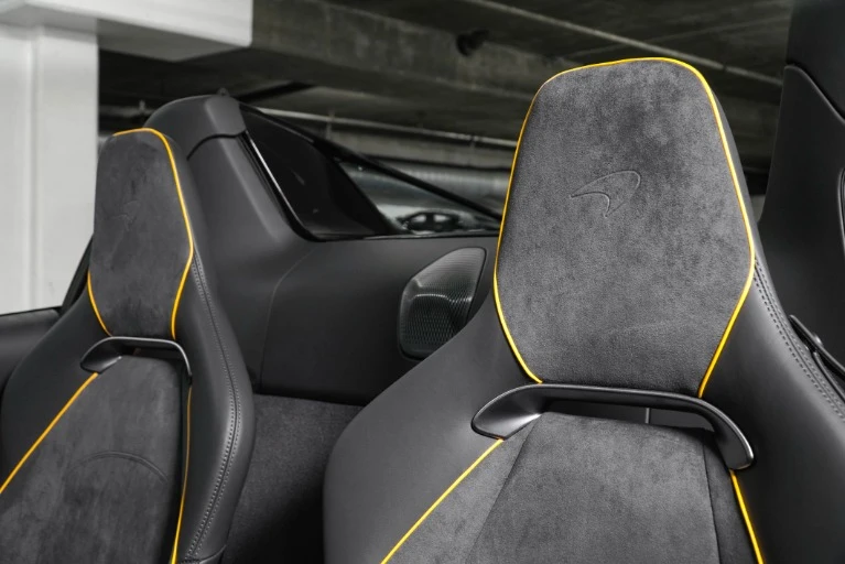 2026 McLaren Artura - Image 6 of 7