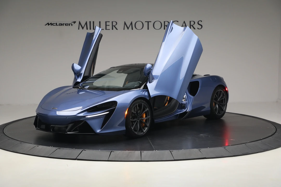2026 McLaren Artura - Image 15 of 31