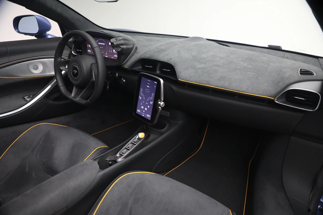 2026 McLaren Artura - Image 27 of 31