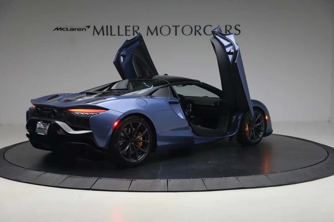 2026 McLaren Artura - Image 19 of 31