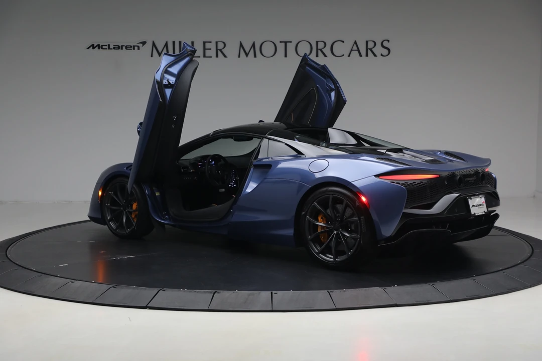 2026 McLaren Artura - Image 17 of 31