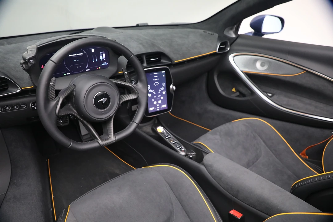 2026 McLaren Artura - Image 24 of 31