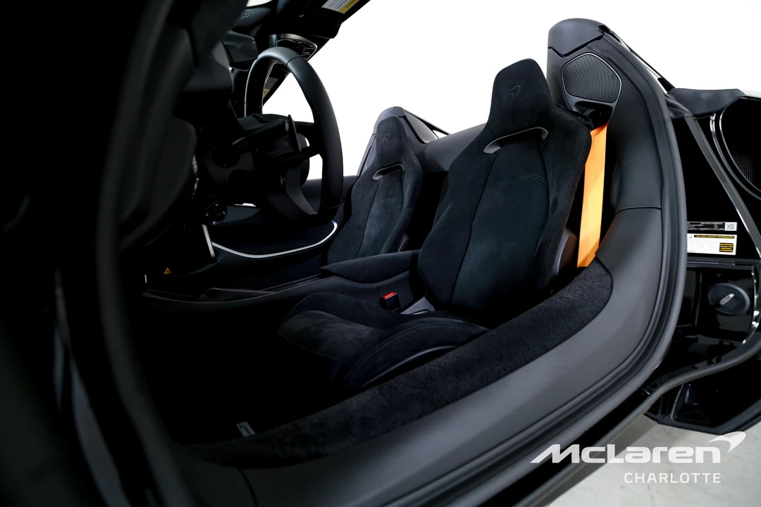 2026 McLaren Artura Spider - Image 13 of 31