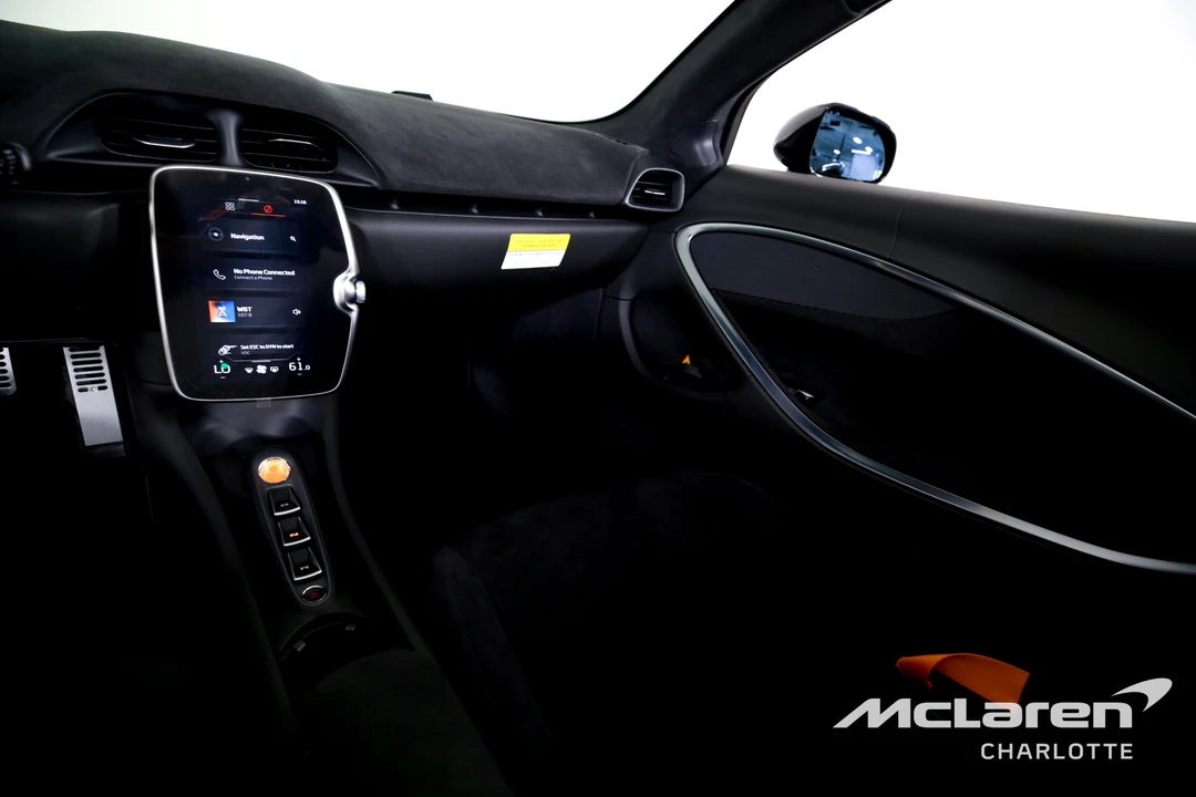 2026 McLaren Artura Spider - Image 17 of 31