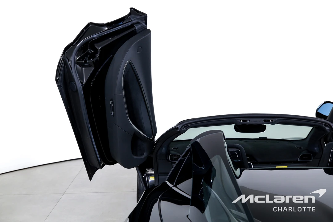 2026 McLaren Artura Spider - Image 12 of 31