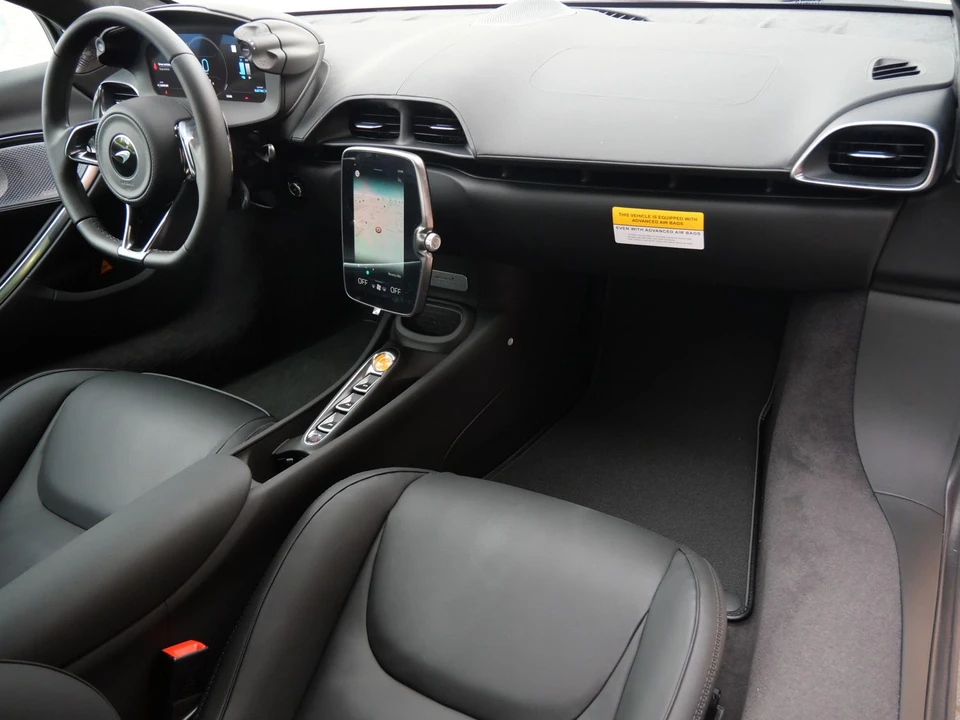 2026 McLaren Artura - Image 9 of 22
