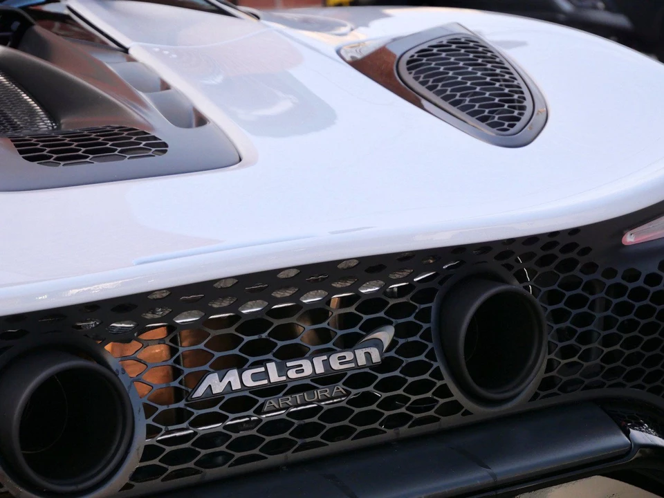 2026 McLaren Artura Spider - Image 13 of 23