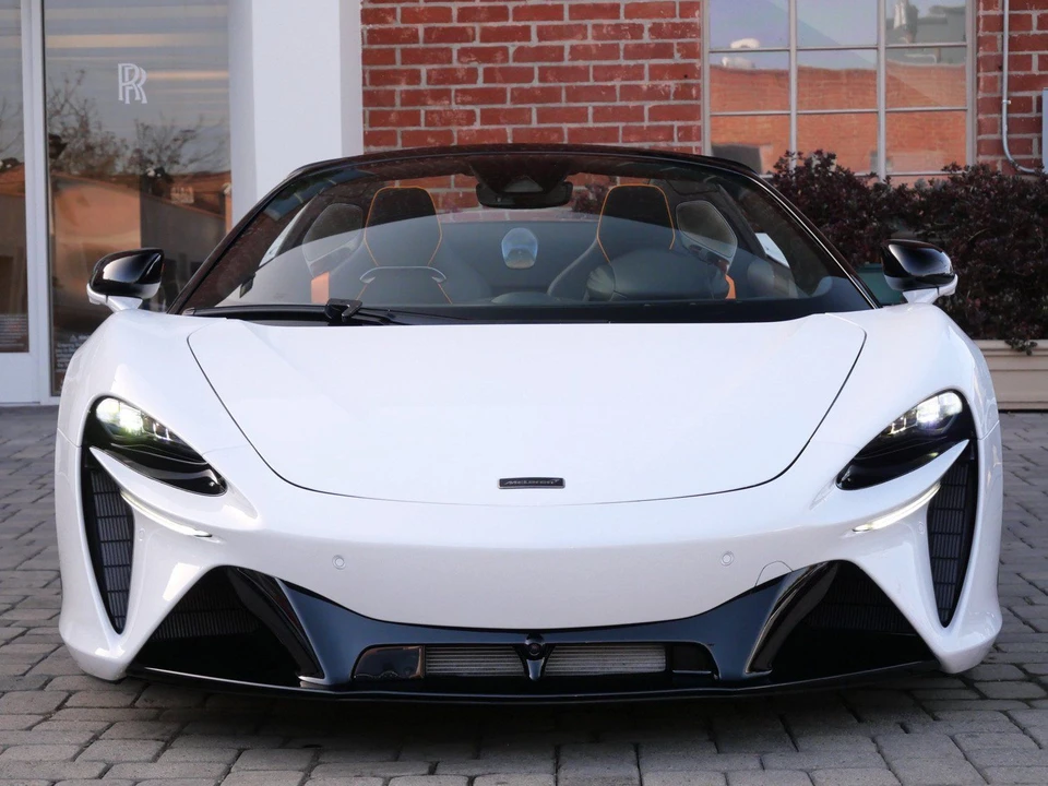 2026 McLaren Artura Spider - Image 2 of 23