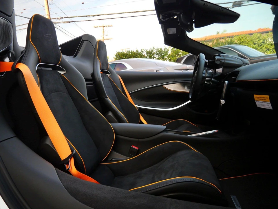 2026 McLaren Artura Spider - Image 11 of 23