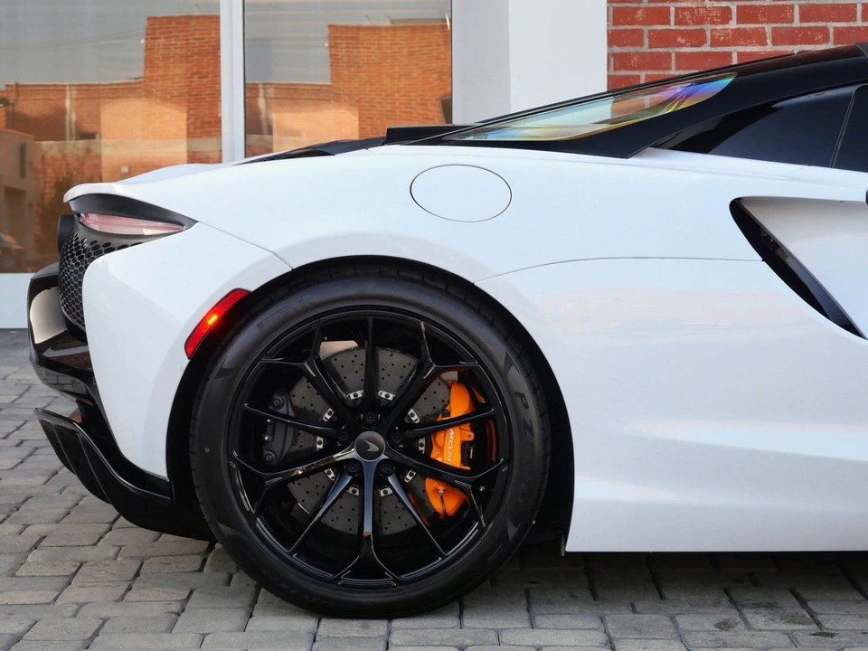 2026 McLaren Artura Spider - Image 14 of 23
