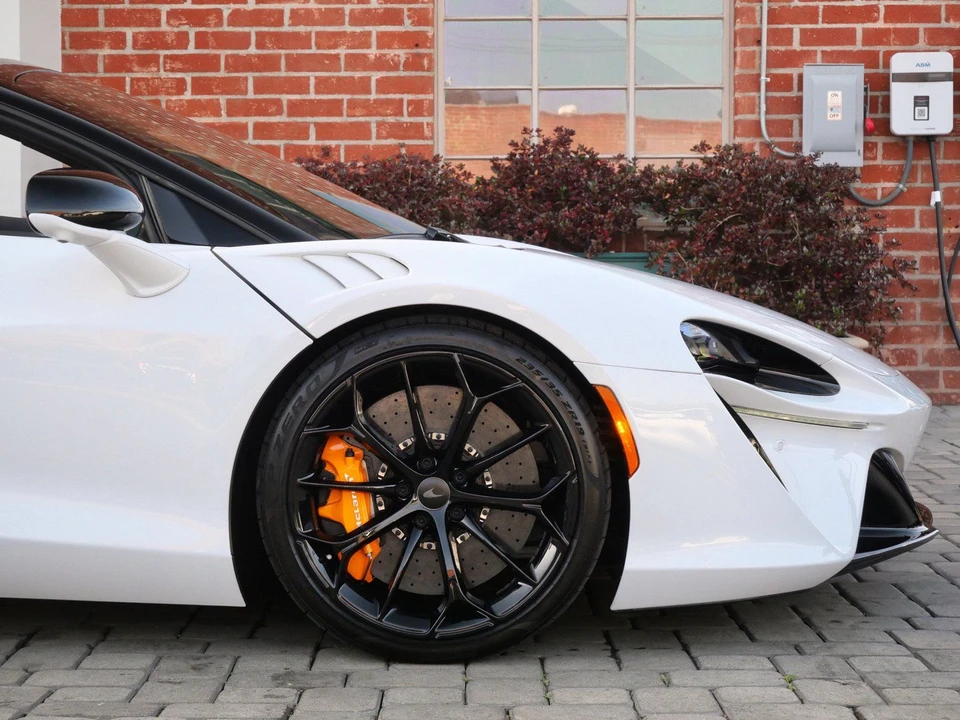2026 McLaren Artura Spider - Image 7 of 23