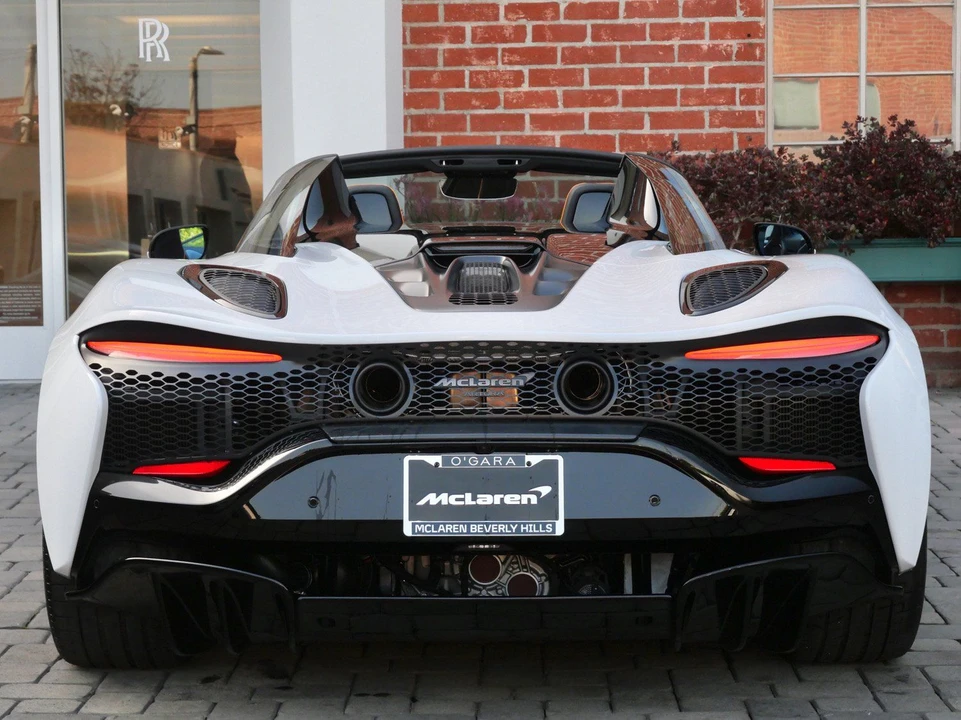 2026 McLaren Artura Spider - Image 5 of 23
