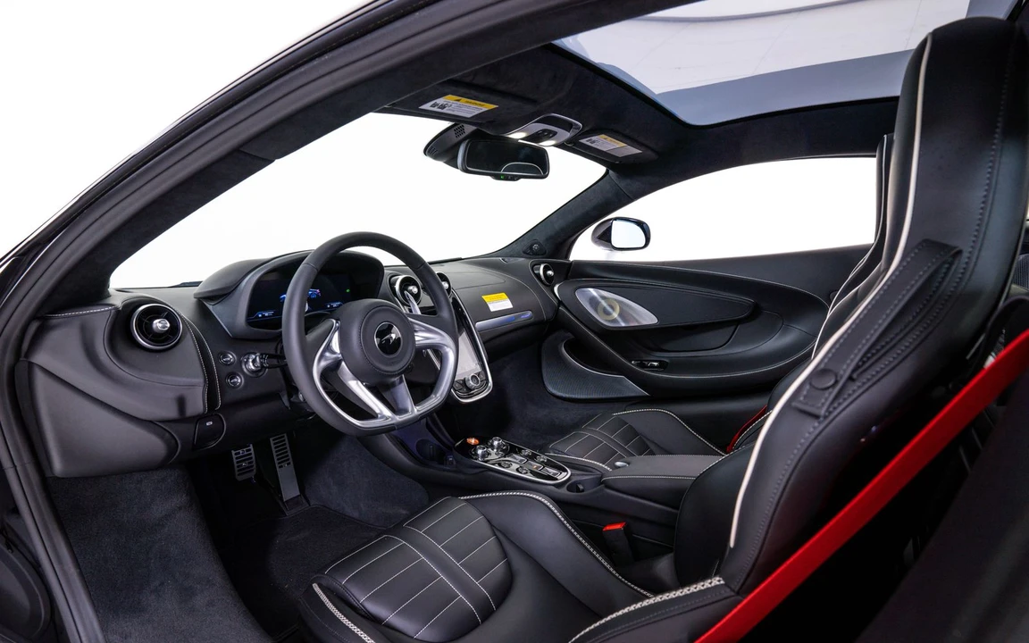 2026 McLaren GT - Image 18 of 24