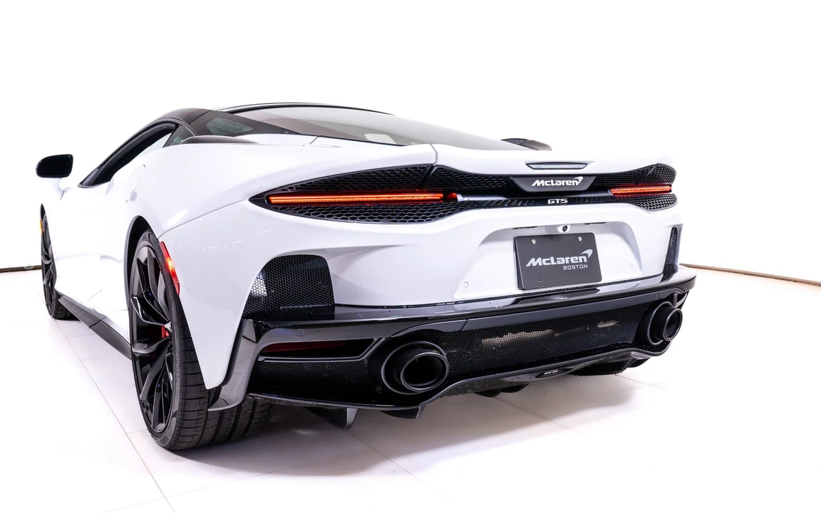 2026 McLaren GT - Image 11 of 24