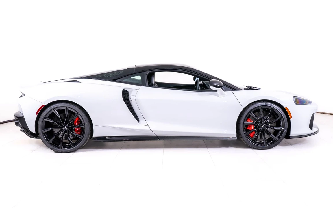 2026 McLaren GT - Image 6 of 24