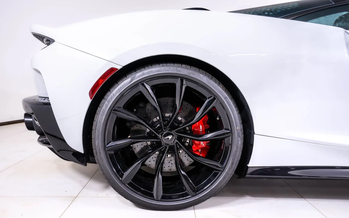 2026 McLaren GT - Image 15 of 24