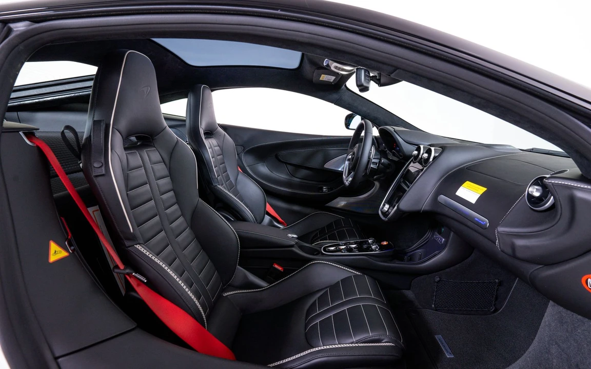 2026 McLaren GT - Image 20 of 24