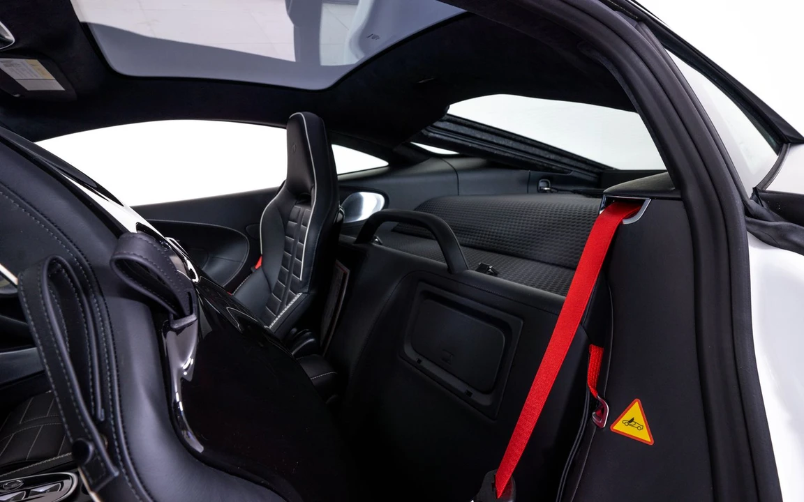 2026 McLaren GT - Image 22 of 24