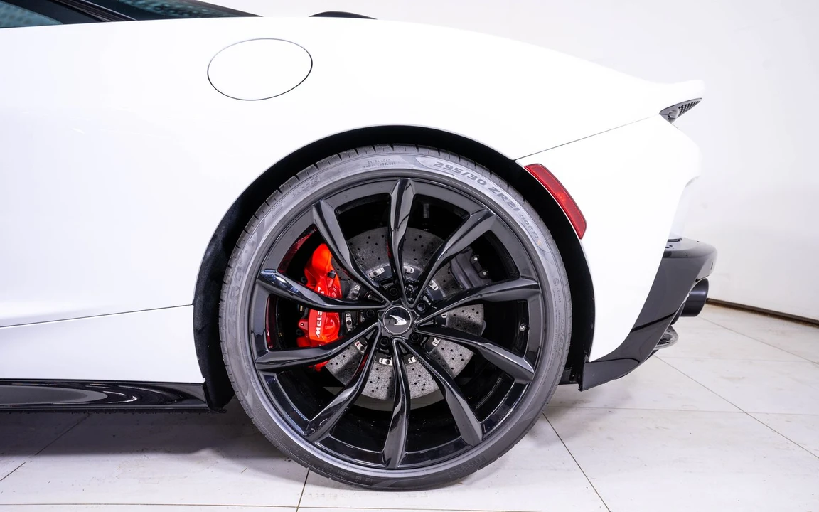 2026 McLaren GT - Image 14 of 24
