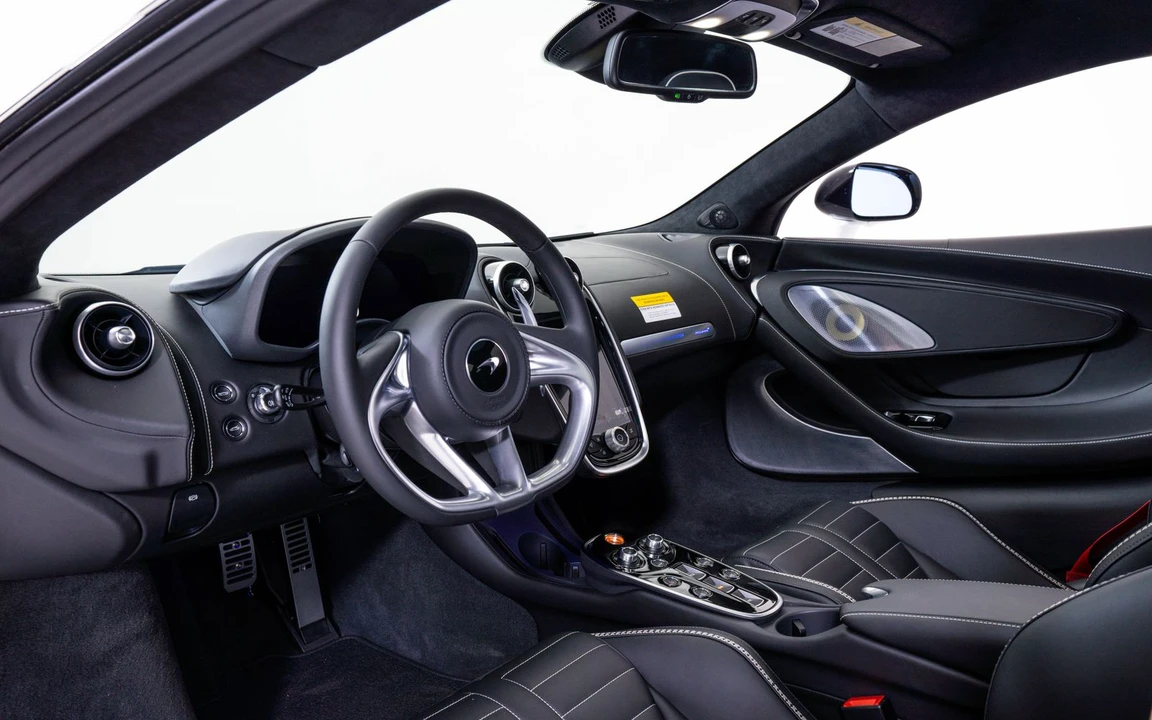 2026 McLaren GT - Image 17 of 24