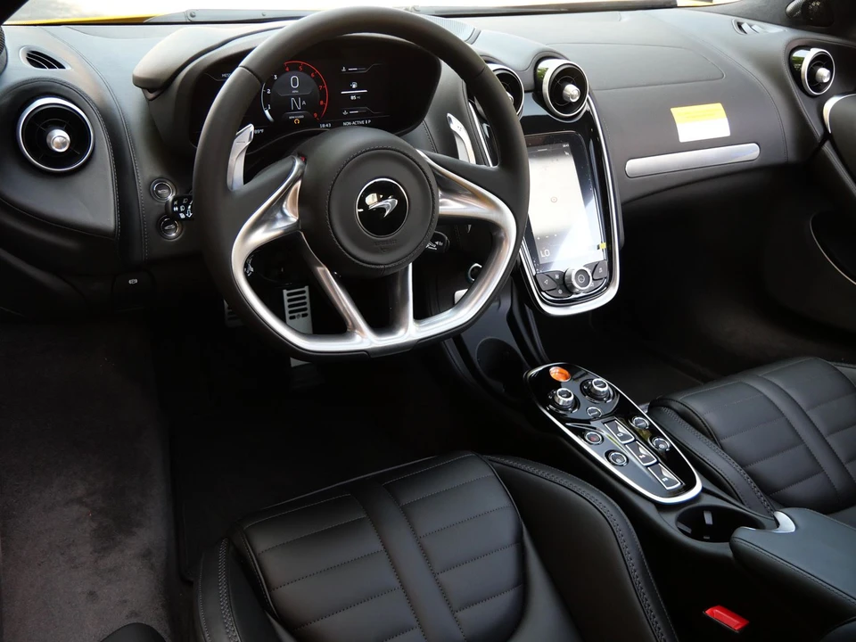 2026 McLaren GT - Image 8 of 26