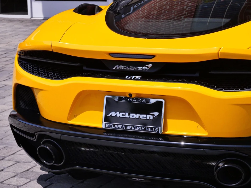 2026 McLaren GT - Image 14 of 26