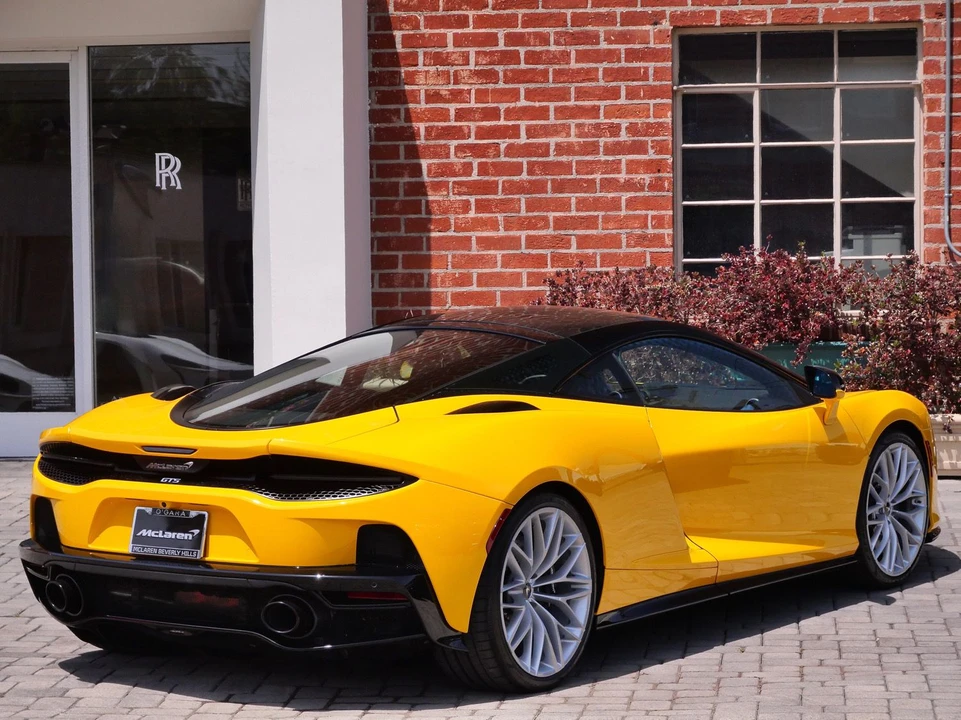 2026 McLaren GT - Image 4 of 26