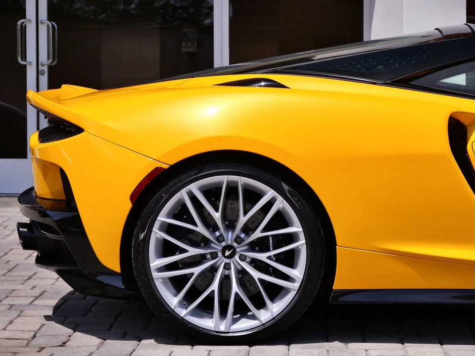 2026 McLaren GT - Image 15 of 26