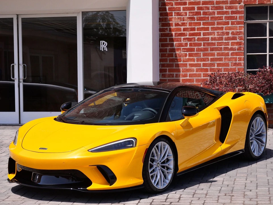 2026 McLaren GT - Image 17 of 26