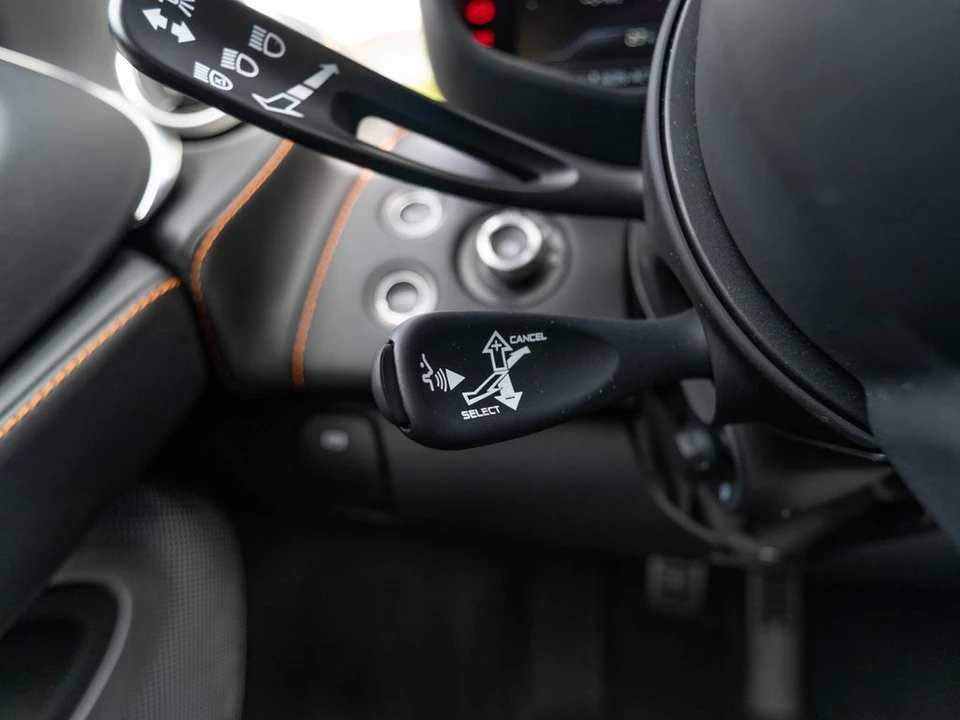 2026 McLaren GT - Image 15 of 31