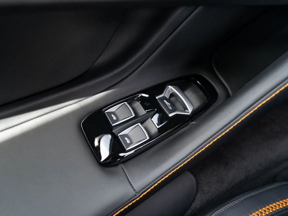 2026 McLaren GT - Image 25 of 31