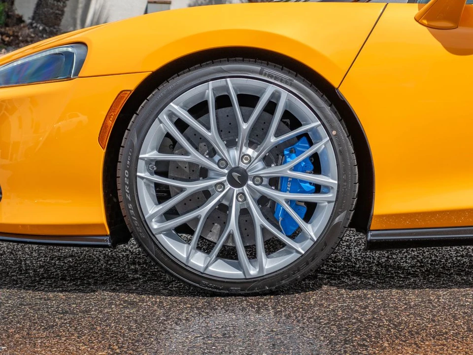 2026 McLaren GT - Image 7 of 31