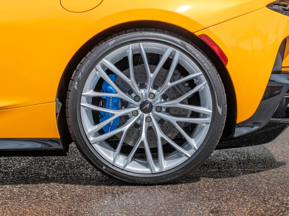 2026 McLaren GT - Image 29 of 31