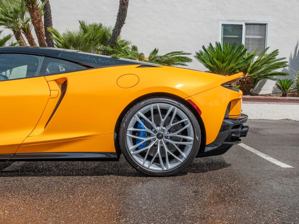 2026 McLaren GT - Image 27 of 31