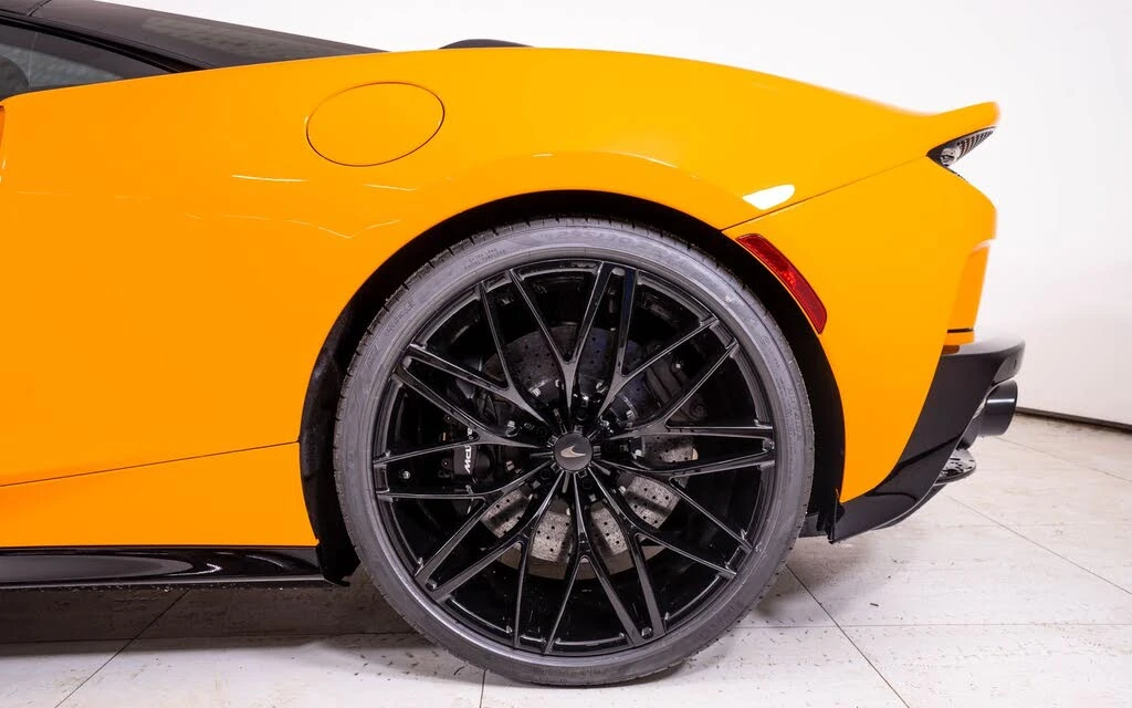 2026 McLaren GT - Image 15 of 25