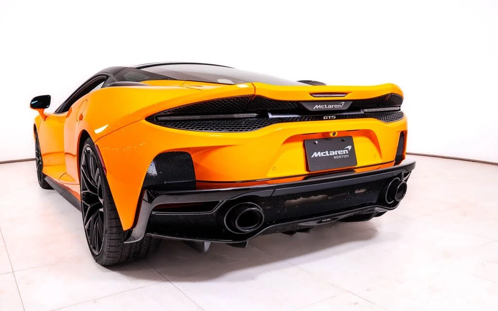 2026 McLaren GT - Image 12 of 25